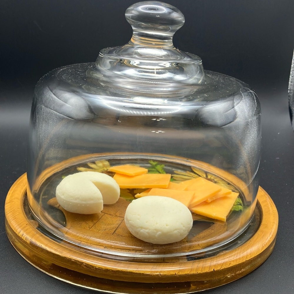 Vintage Gamut Lucite cheese board with pressed flowers and dome - Picture 12 of 15